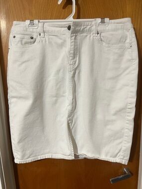 White House Black Market White Pencil Skirt